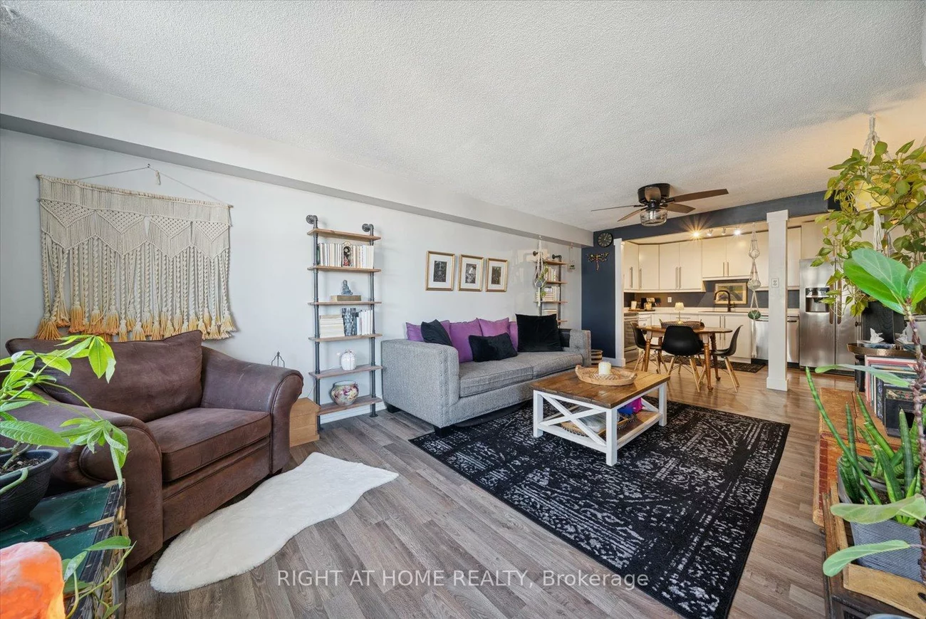 260, Davis, Central Newmarket, Newmarket