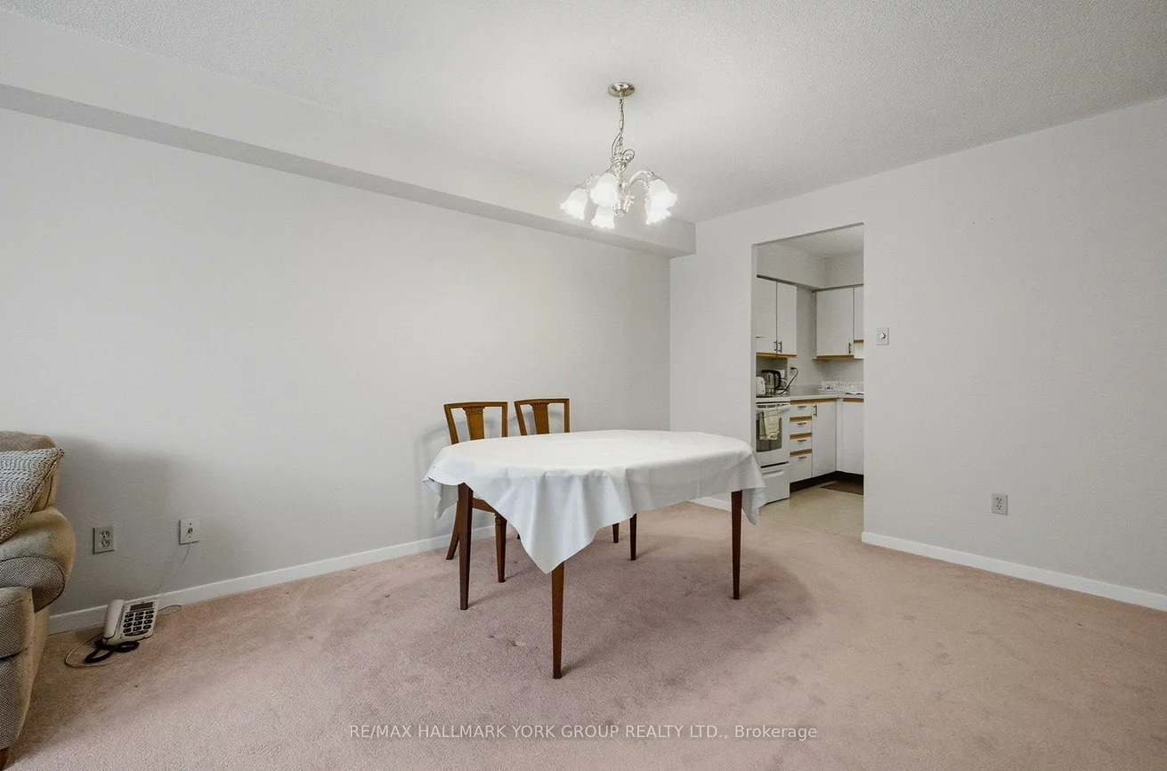 250, Davis, Central Newmarket, Newmarket
