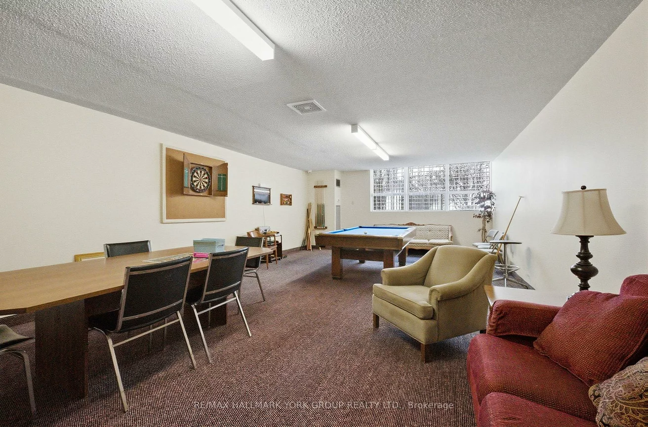 250, Davis, Central Newmarket, Newmarket