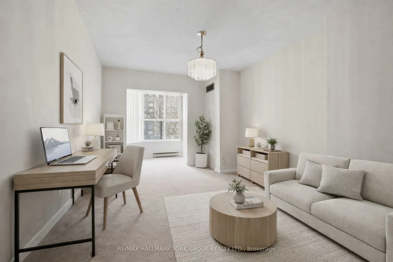 250, Davis, Central Newmarket, Newmarket