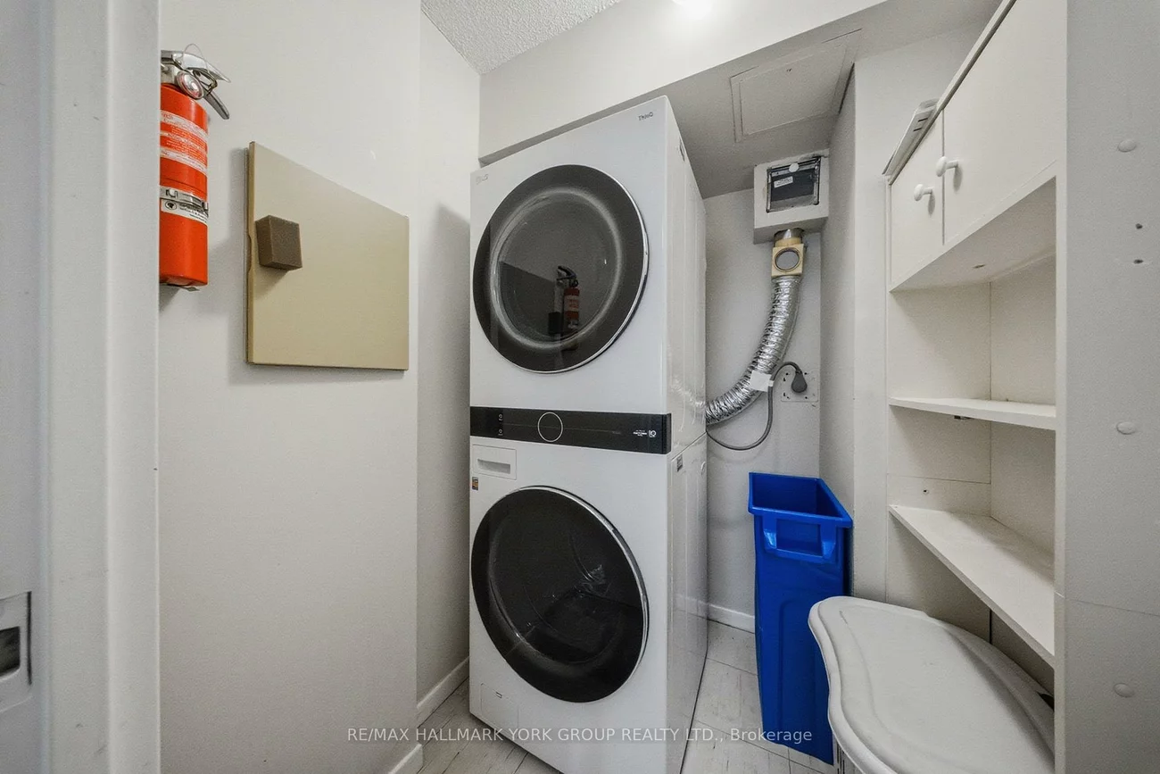 250, Davis, Central Newmarket, Newmarket