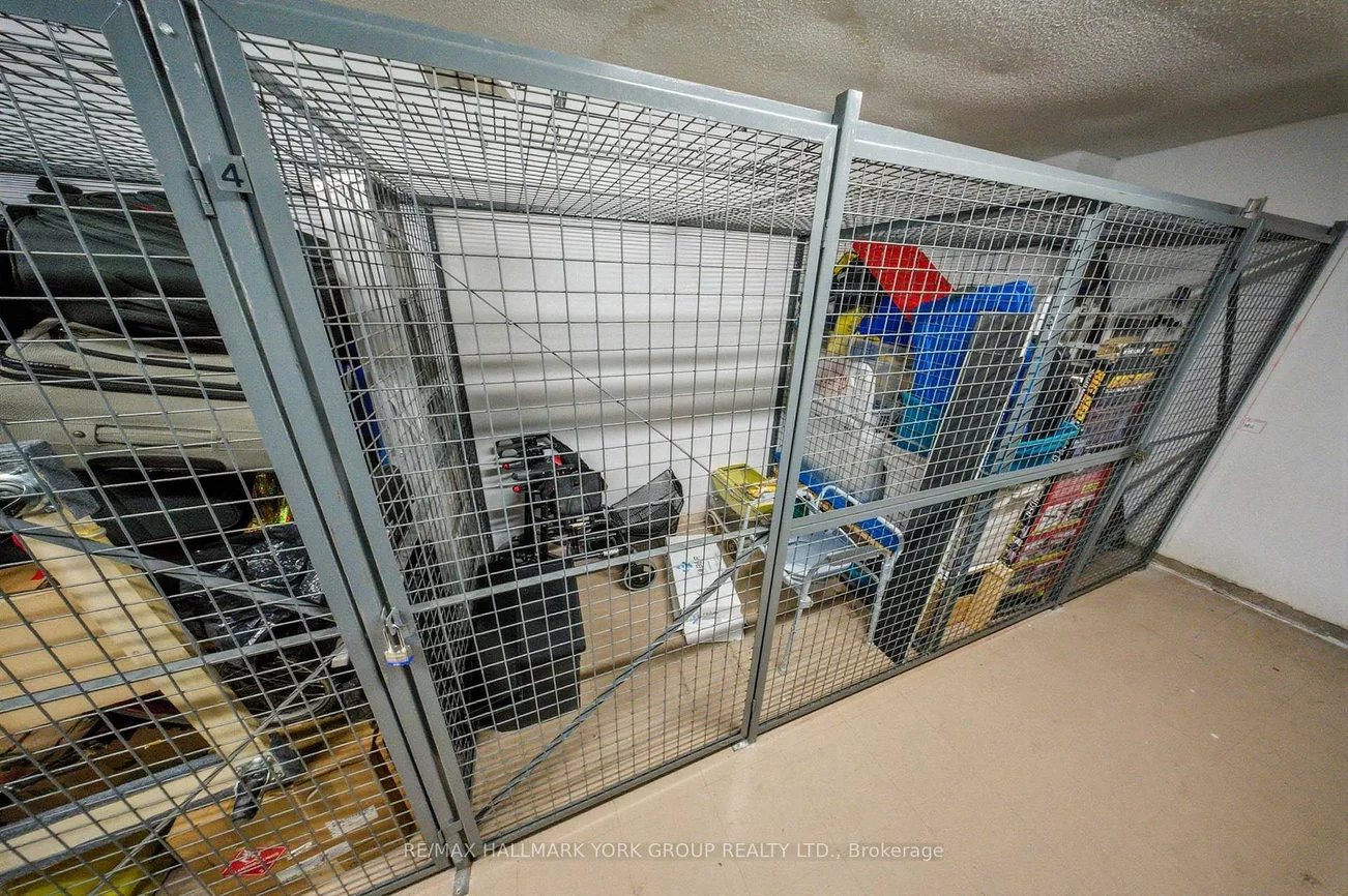 250, Davis, Central Newmarket, Newmarket