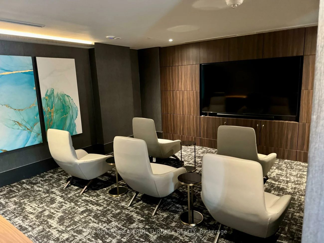 185, Deerfield, Central Newmarket, Newmarket