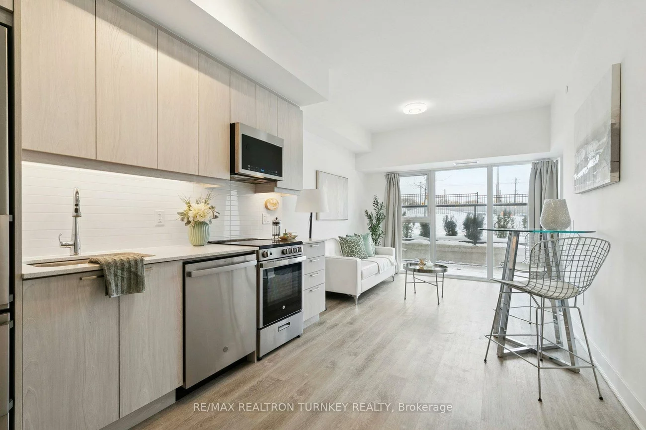 185, Deerfield, Central Newmarket, Newmarket