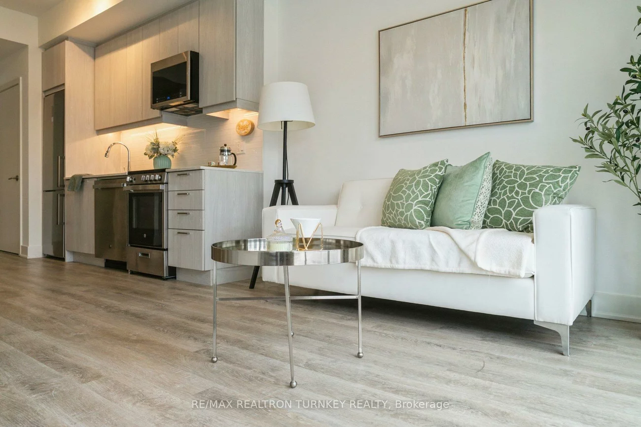 185, Deerfield, Central Newmarket, Newmarket