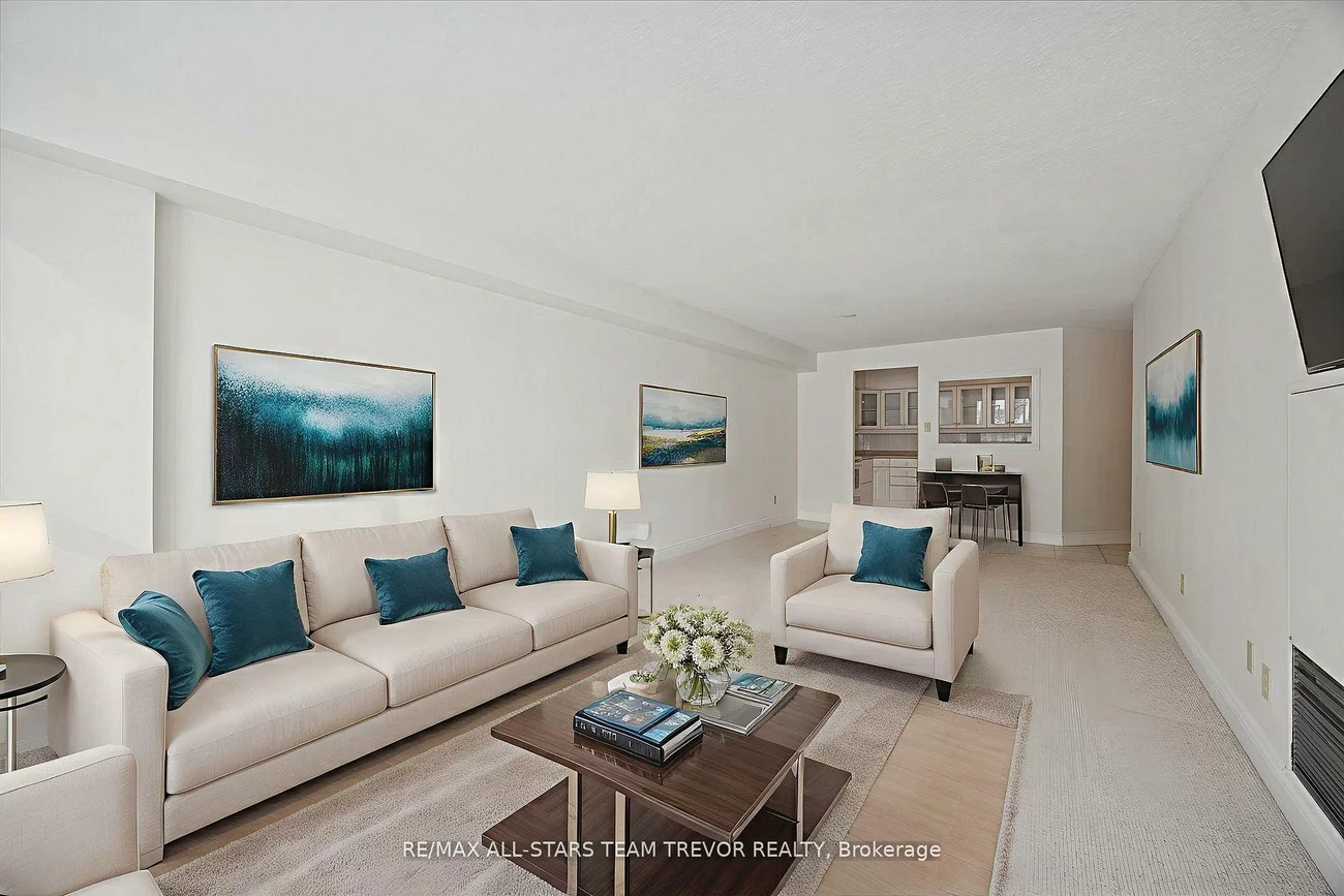 250, Davis, Central Newmarket, Newmarket