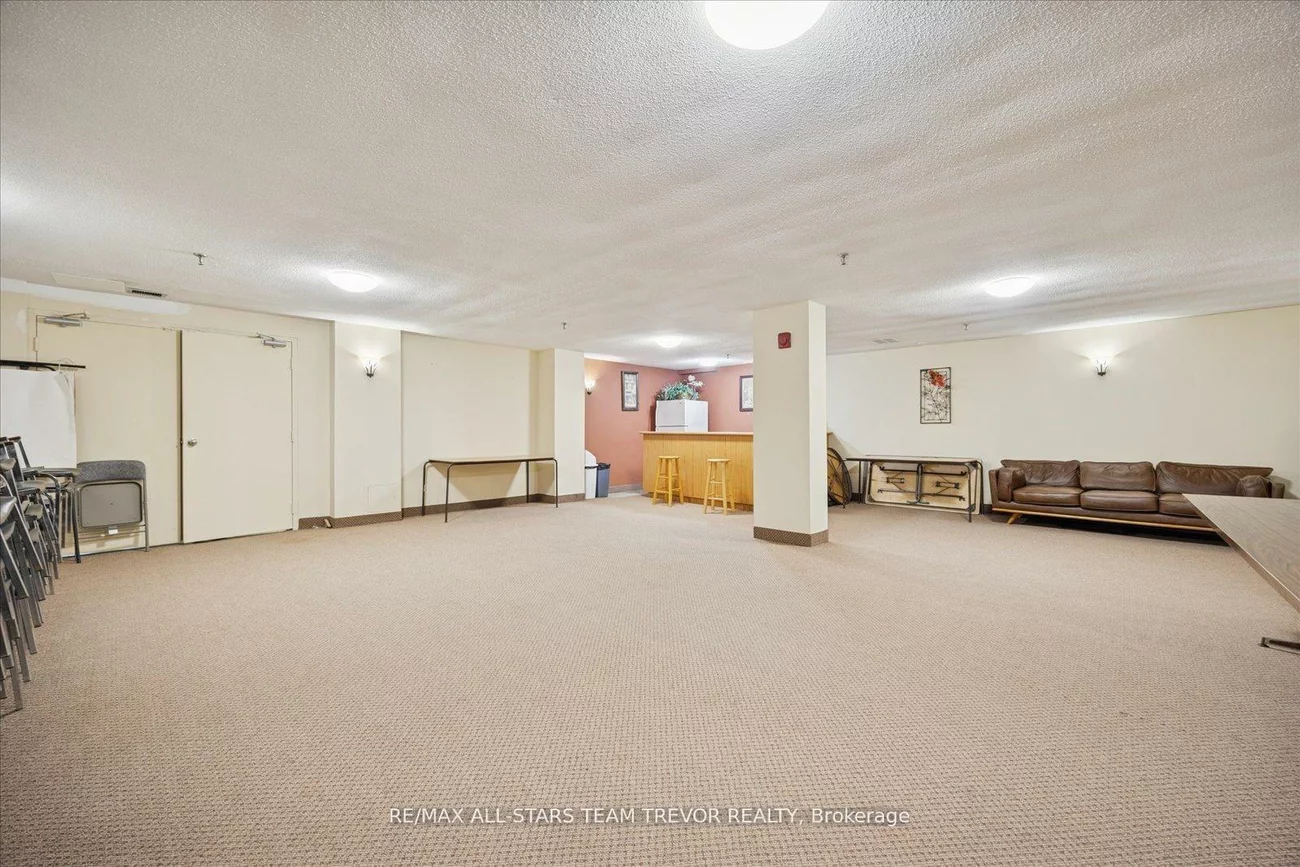 250, Davis, Central Newmarket, Newmarket