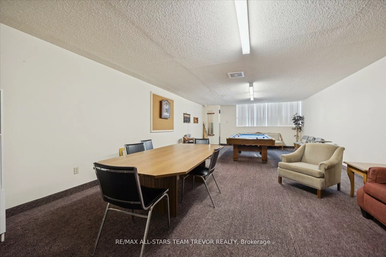 250, Davis, Central Newmarket, Newmarket