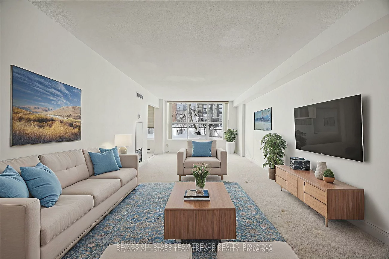 250, Davis, Central Newmarket, Newmarket