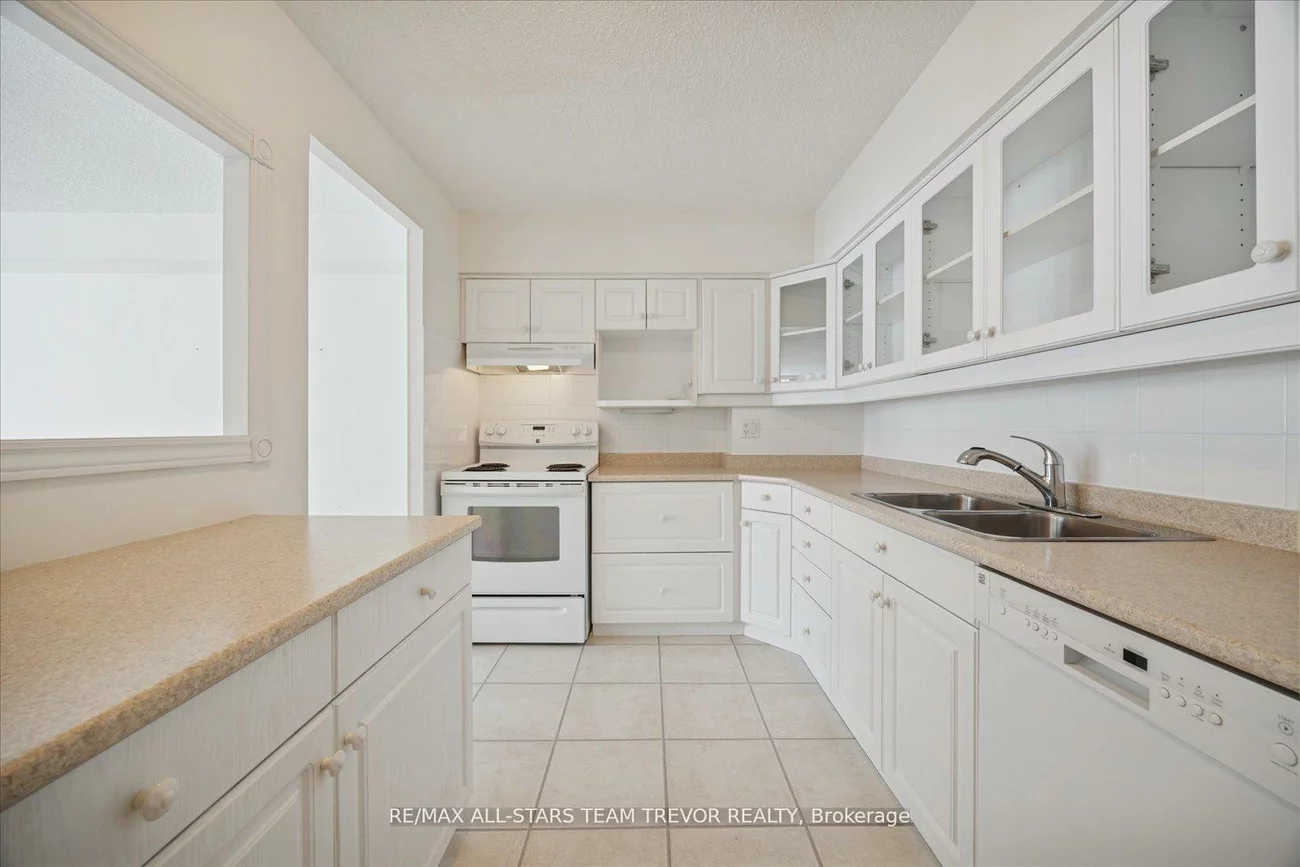 250, Davis, Central Newmarket, Newmarket