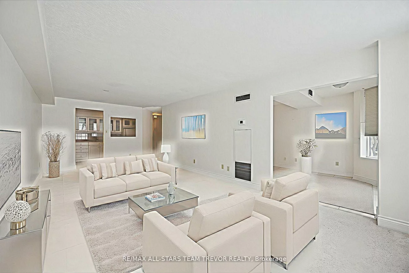 250, Davis, Central Newmarket, Newmarket