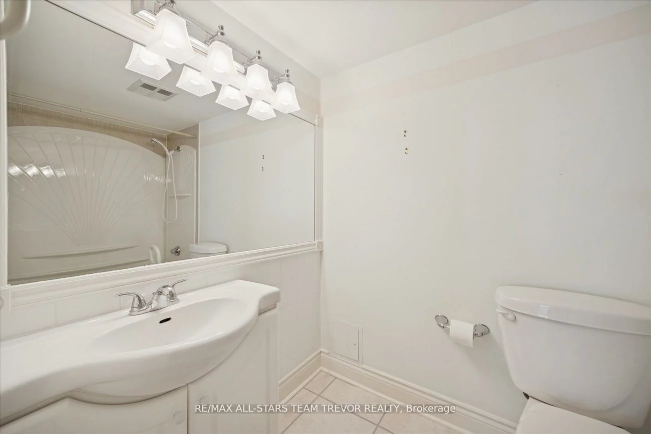 250, Davis, Central Newmarket, Newmarket