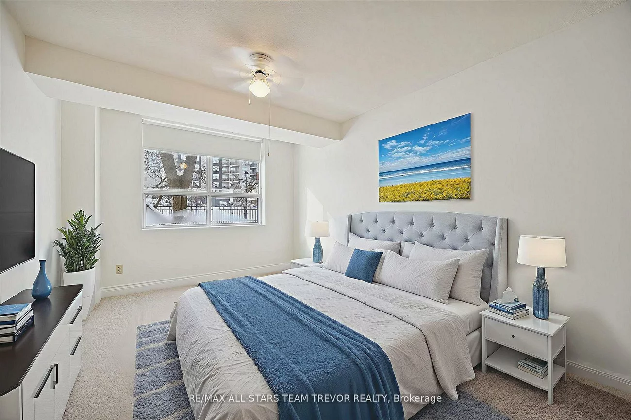 250, Davis, Central Newmarket, Newmarket