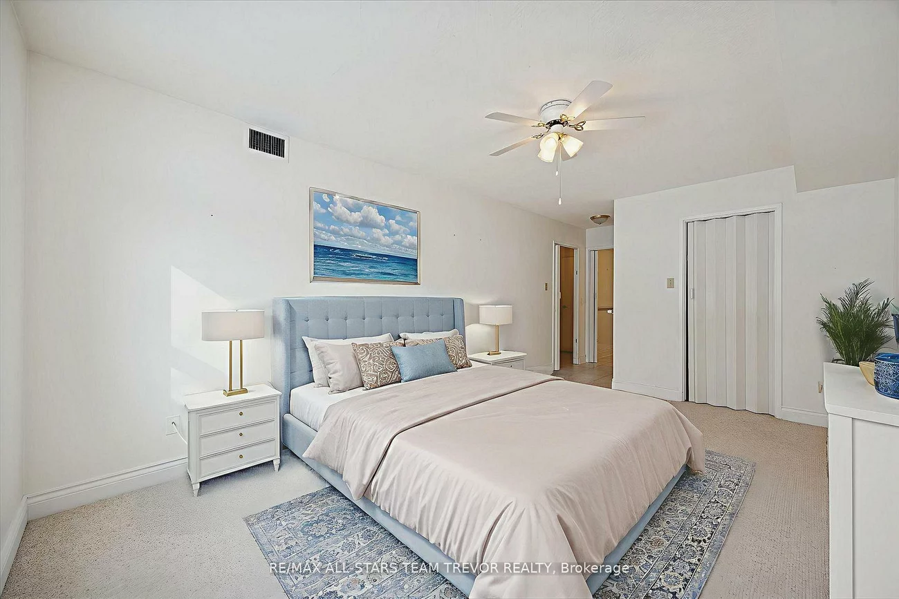 250, Davis, Central Newmarket, Newmarket