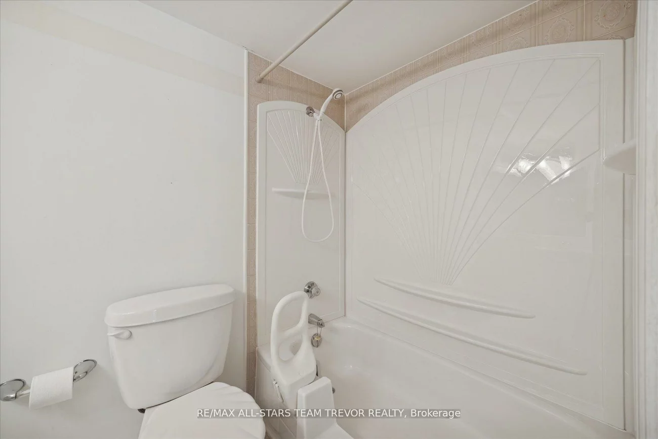 250, Davis, Central Newmarket, Newmarket