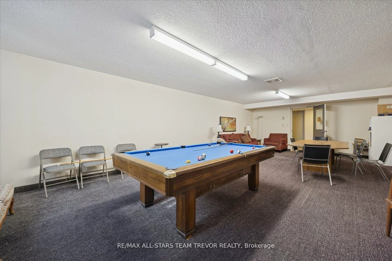 250, Davis, Central Newmarket, Newmarket