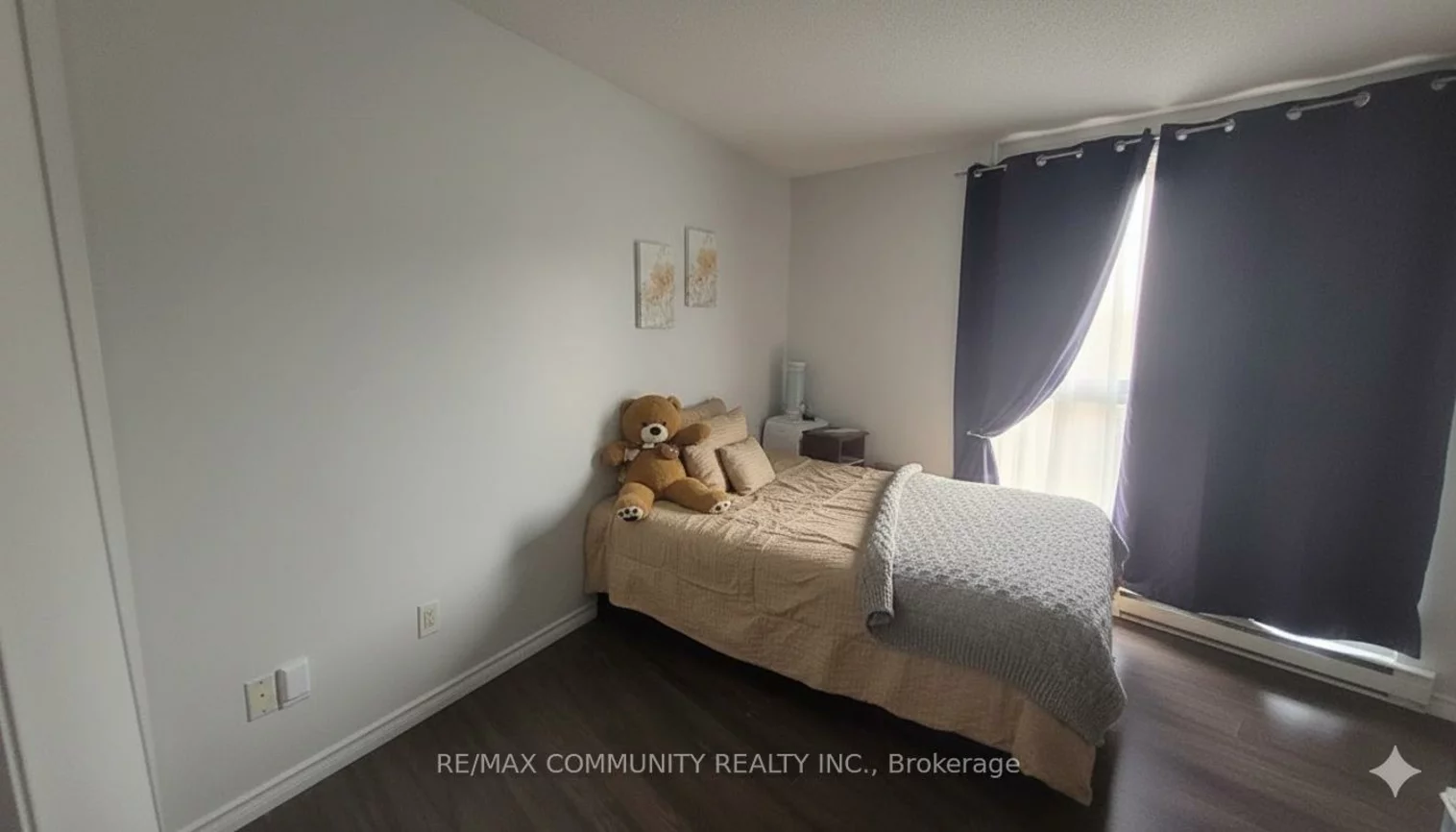 260, Davis, Central Newmarket, Newmarket