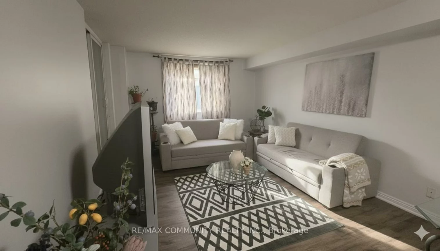 260, Davis, Central Newmarket, Newmarket