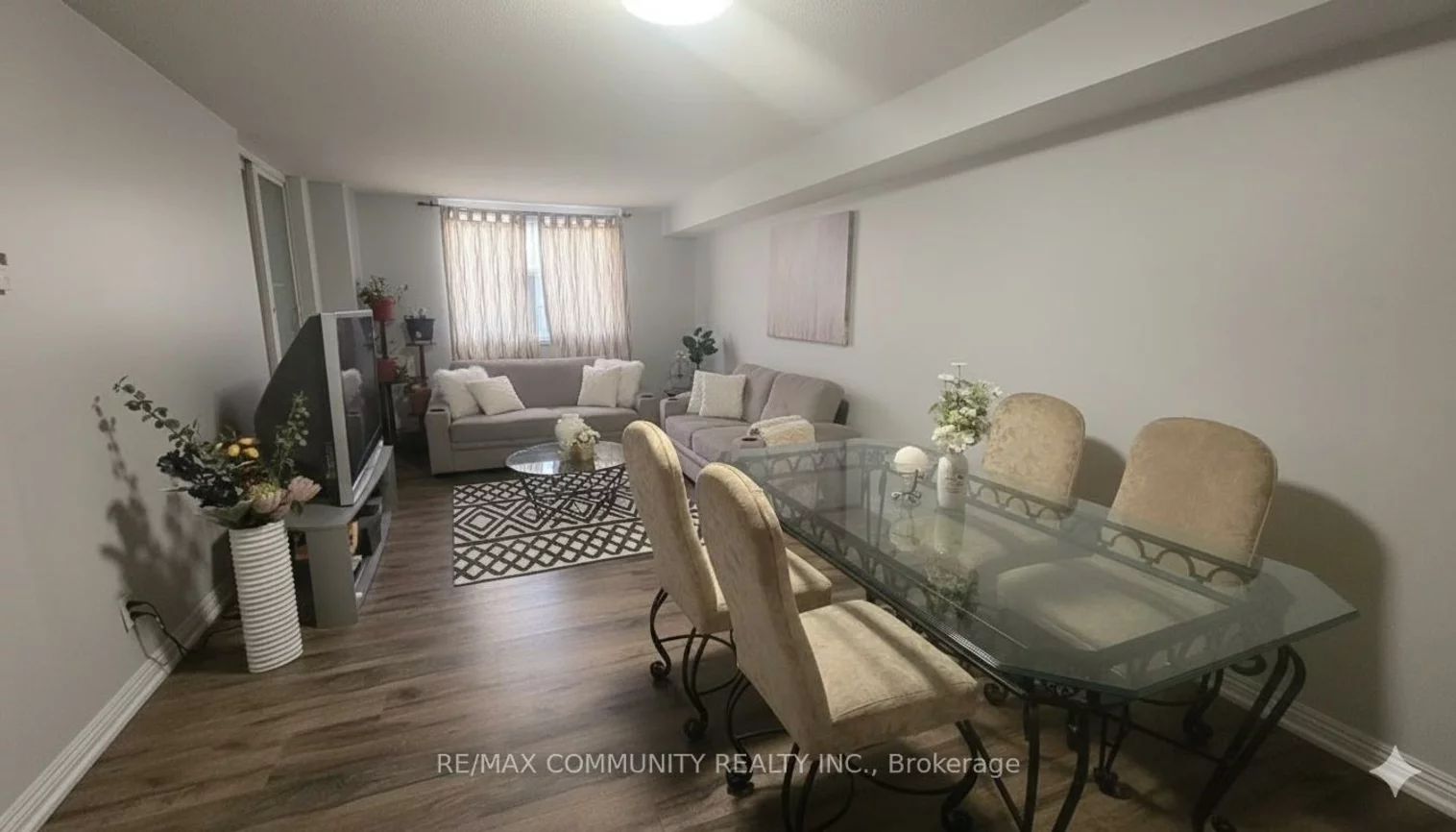 260, Davis, Central Newmarket, Newmarket