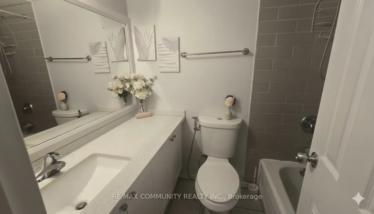 260, Davis, Central Newmarket, Newmarket