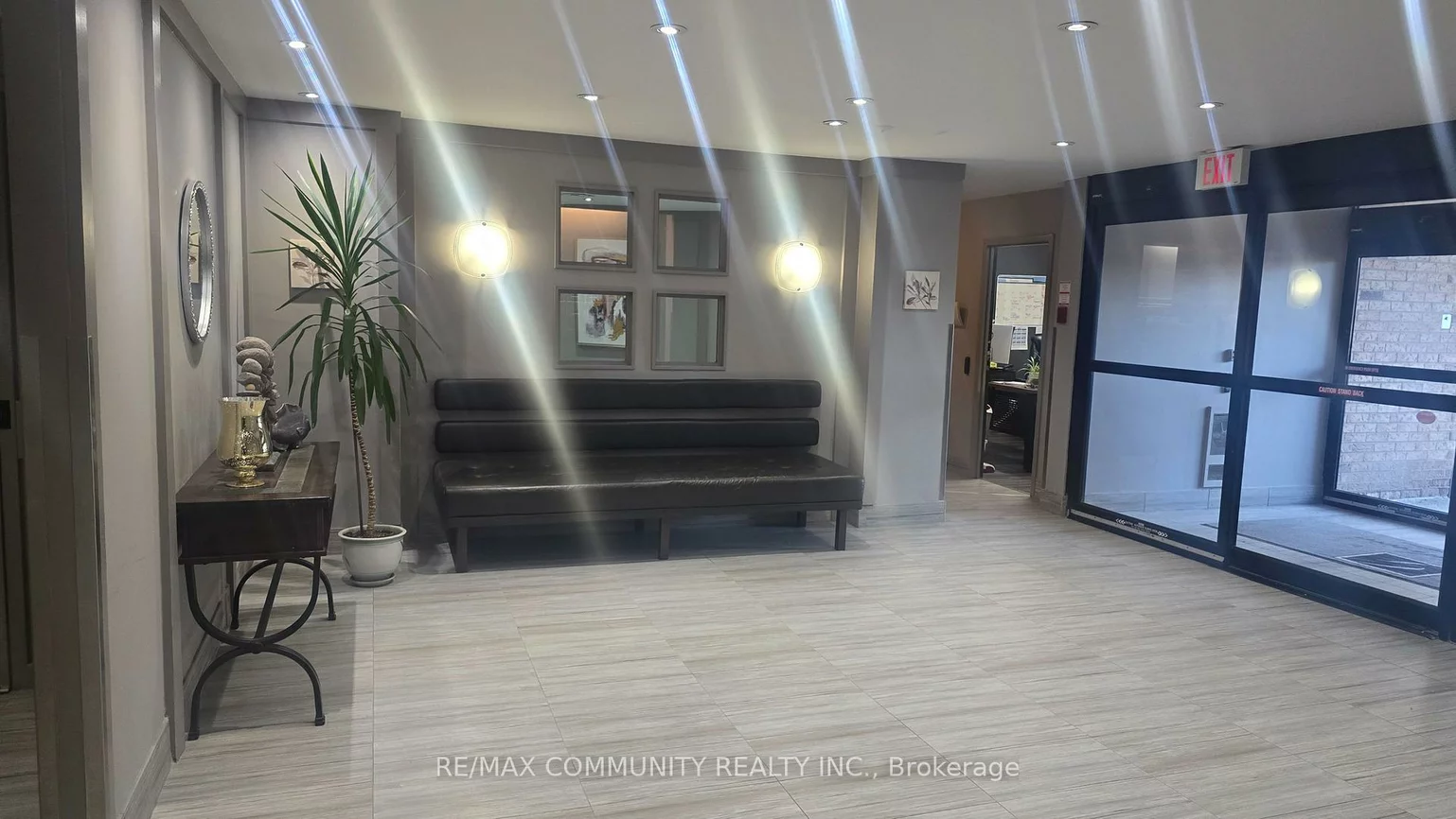 260, Davis, Central Newmarket, Newmarket