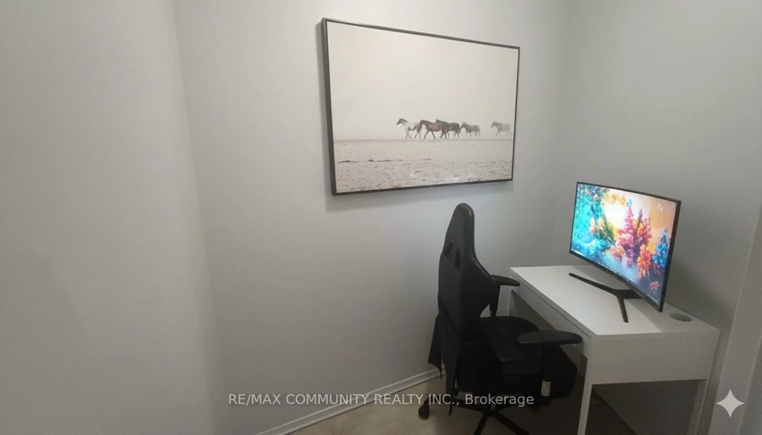 260, Davis, Central Newmarket, Newmarket