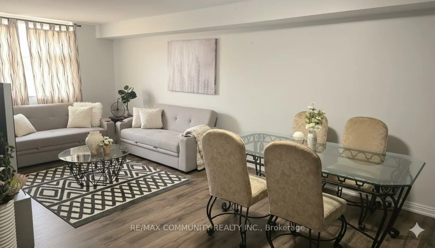 260, Davis, Central Newmarket, Newmarket