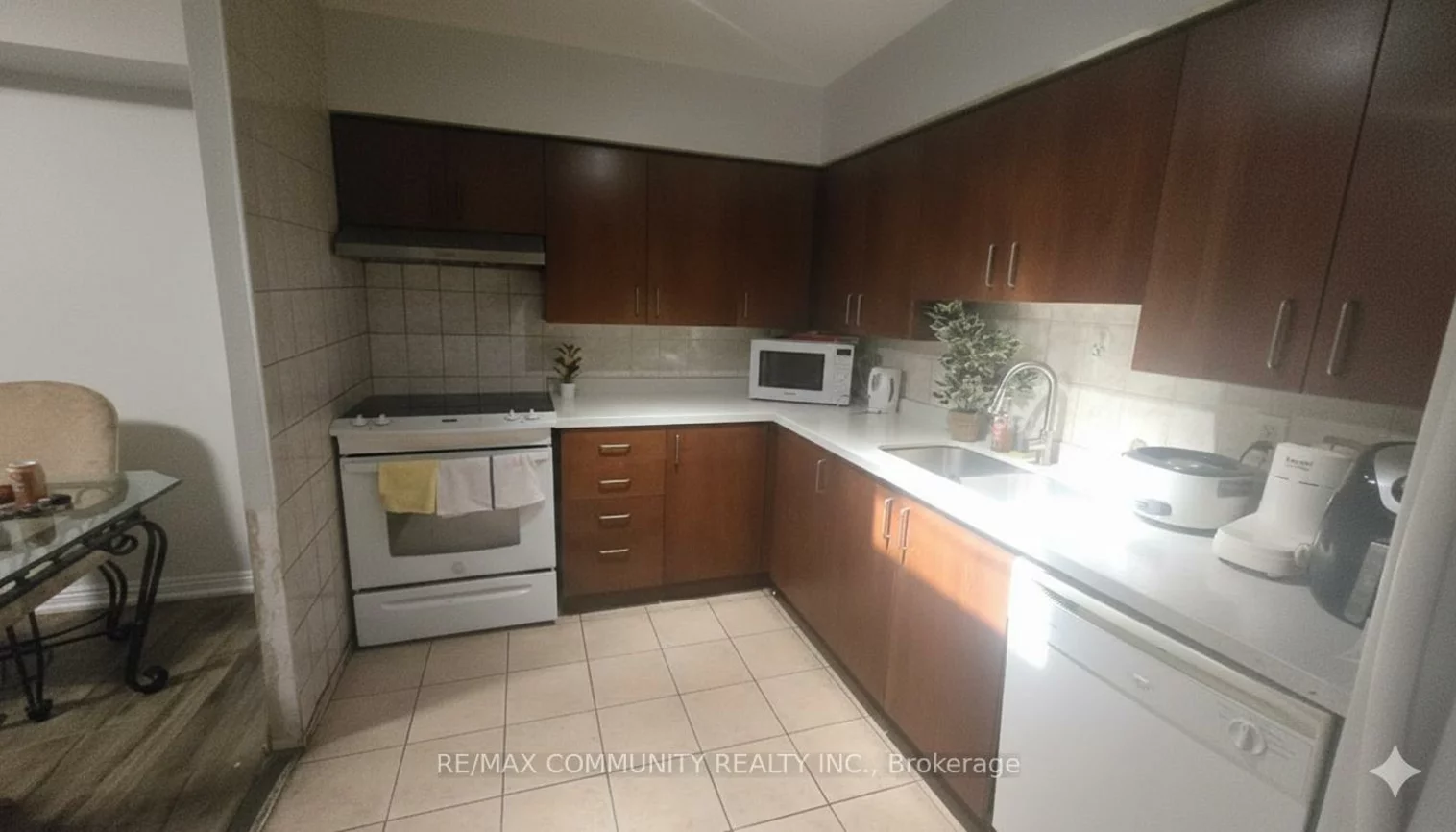 260, Davis, Central Newmarket, Newmarket