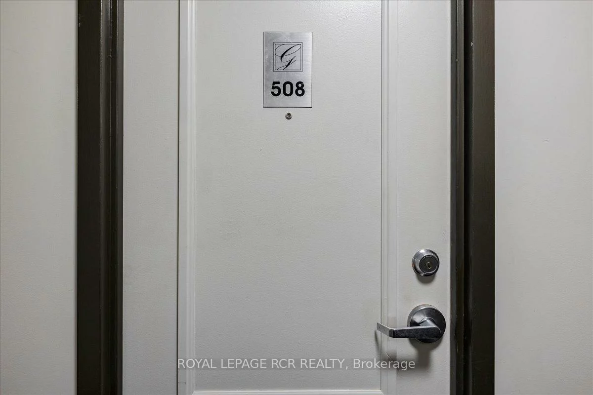 260, Davis, Central Newmarket, Newmarket