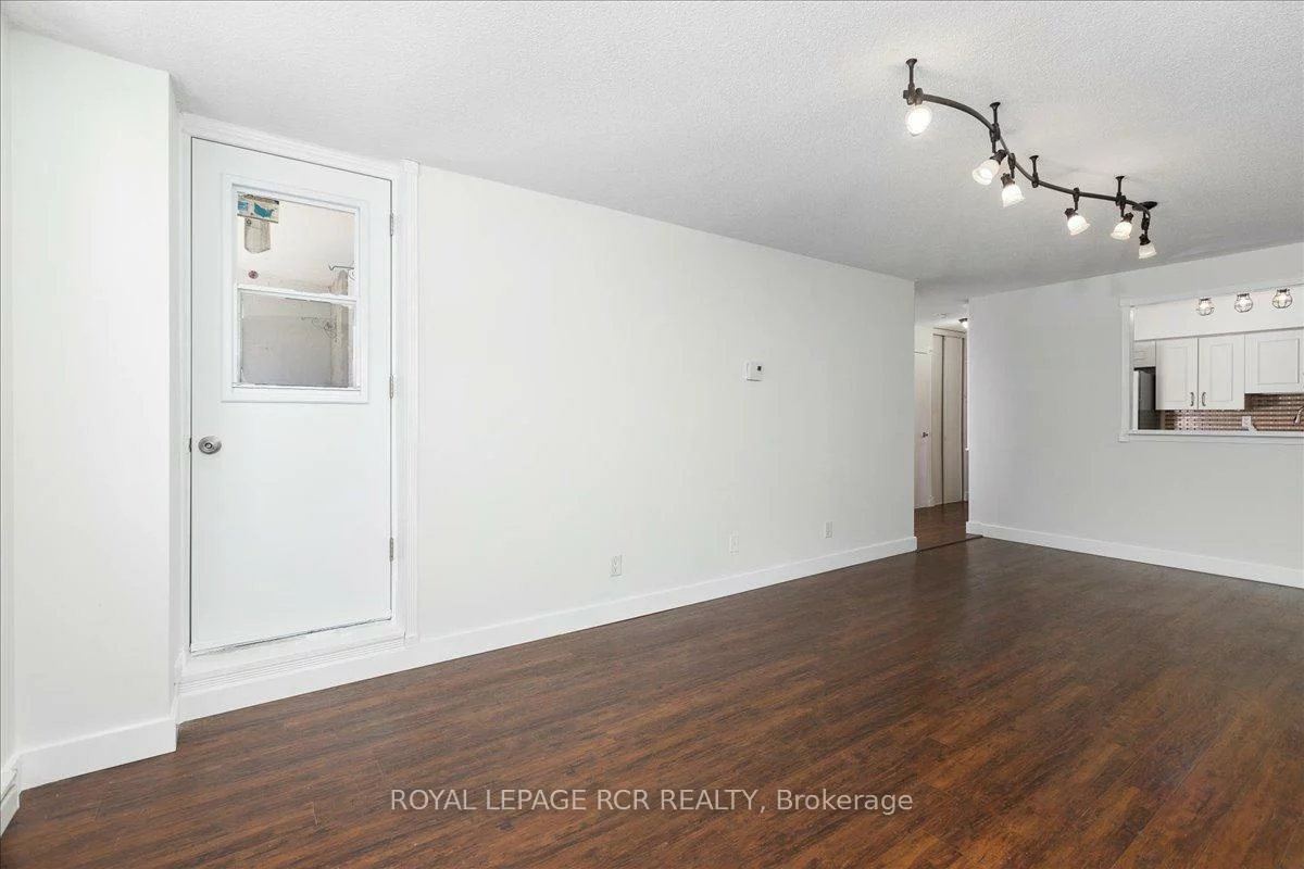 260, Davis, Central Newmarket, Newmarket