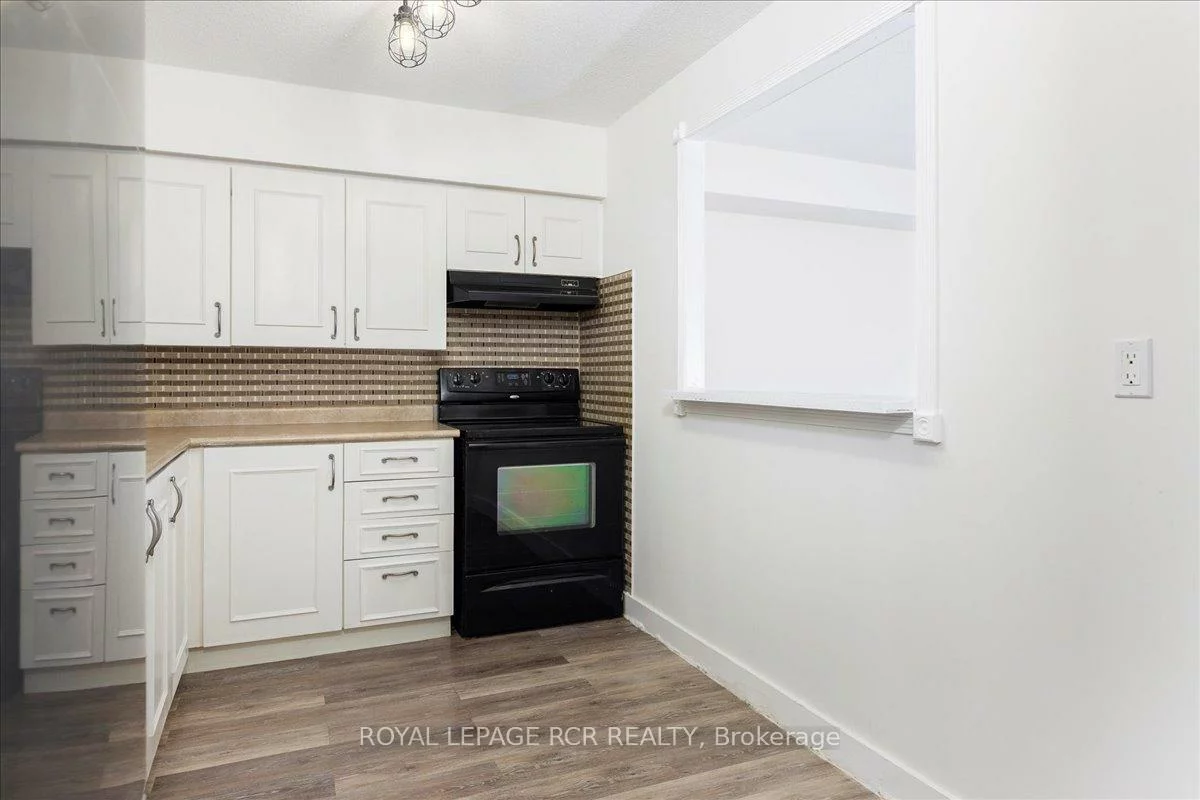 260, Davis, Central Newmarket, Newmarket