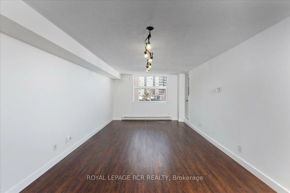 260, Davis, Central Newmarket, Newmarket