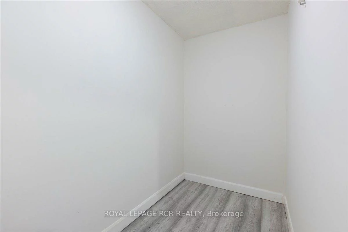 260, Davis, Central Newmarket, Newmarket