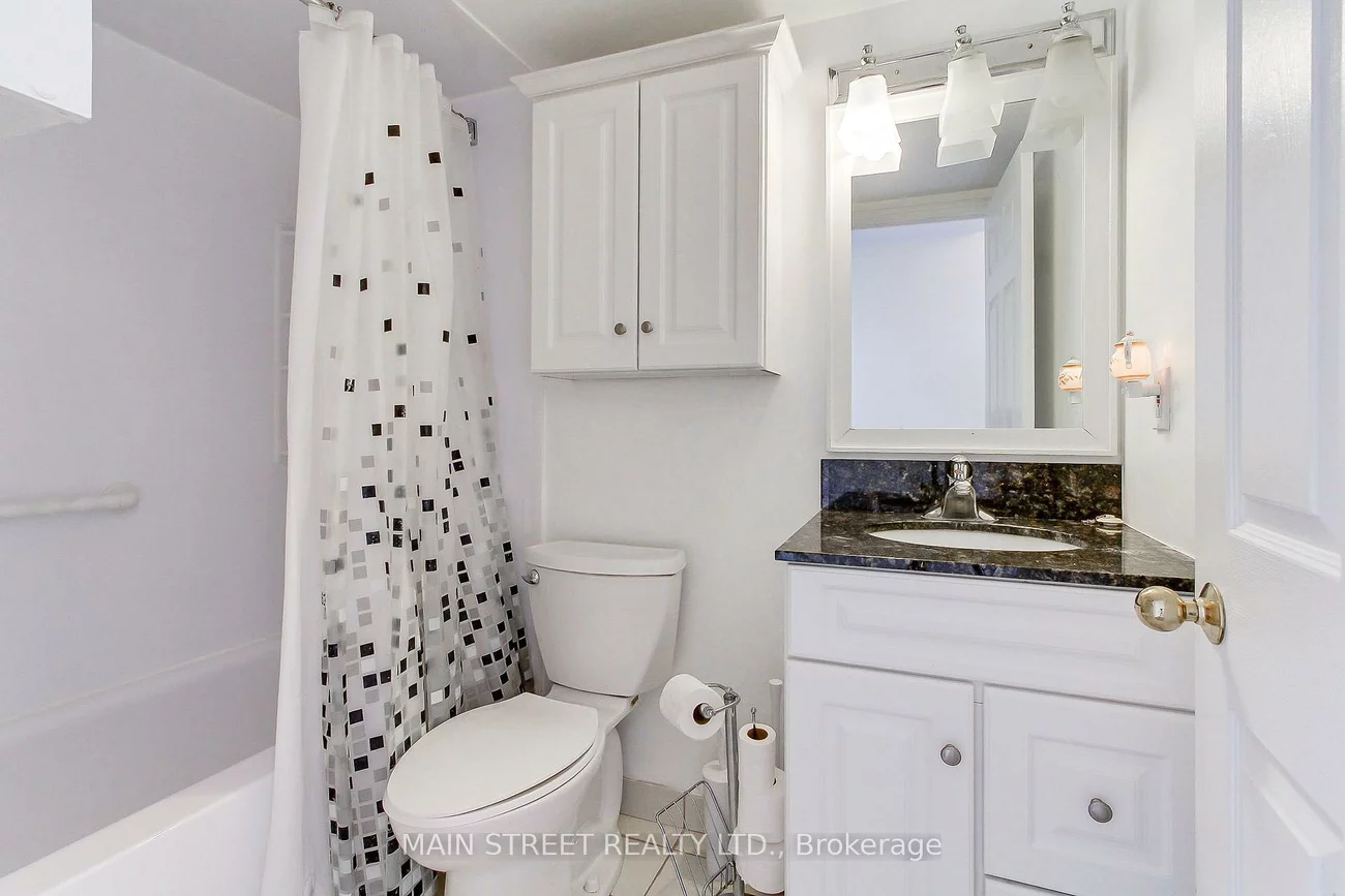 270, Davis, Central Newmarket, Newmarket