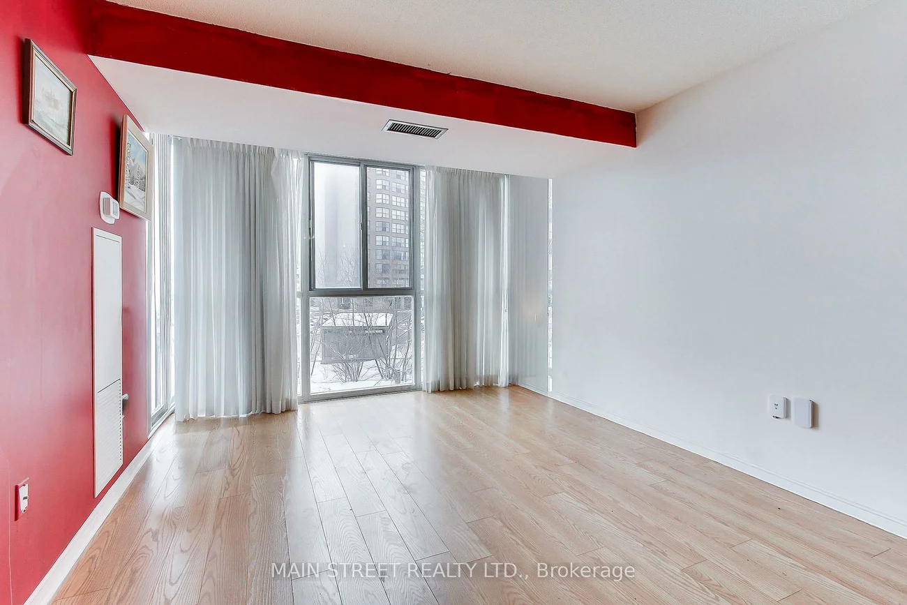 270, Davis, Central Newmarket, Newmarket