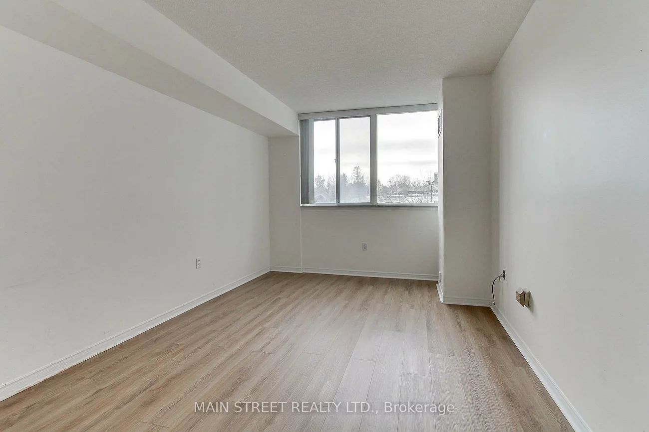 270, Davis, Central Newmarket, Newmarket