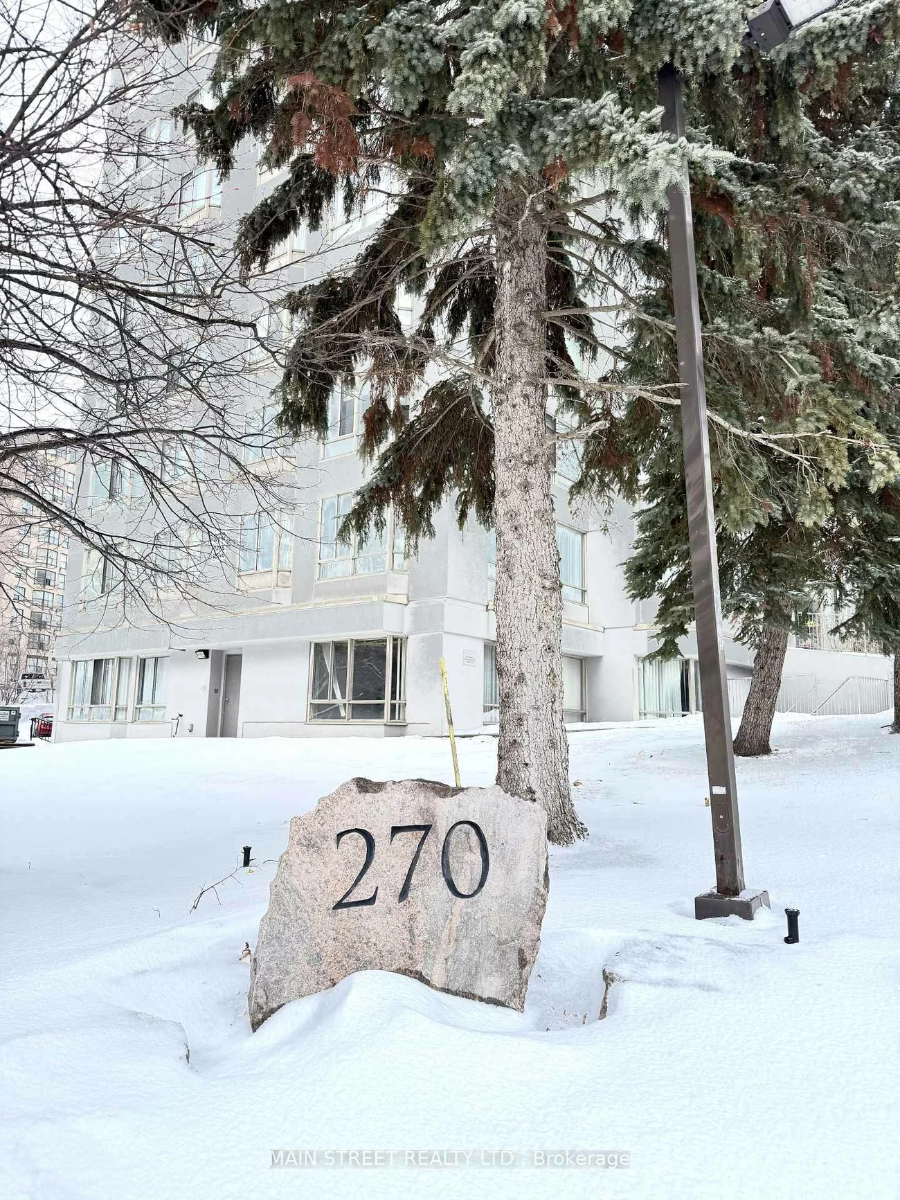 270, Davis, Central Newmarket, Newmarket