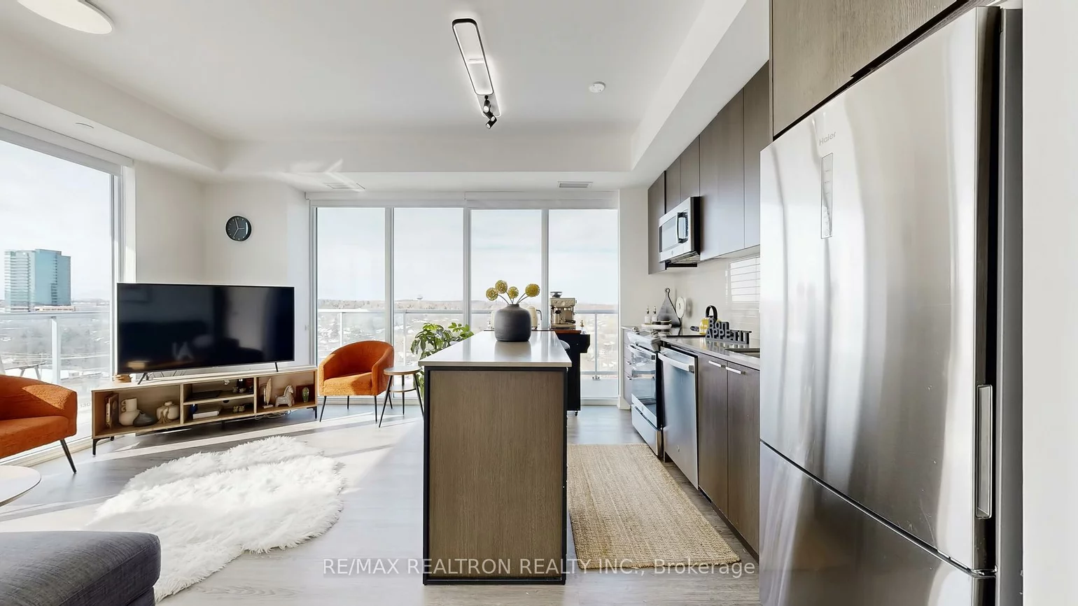 185, Deerfield, Central Newmarket, Newmarket