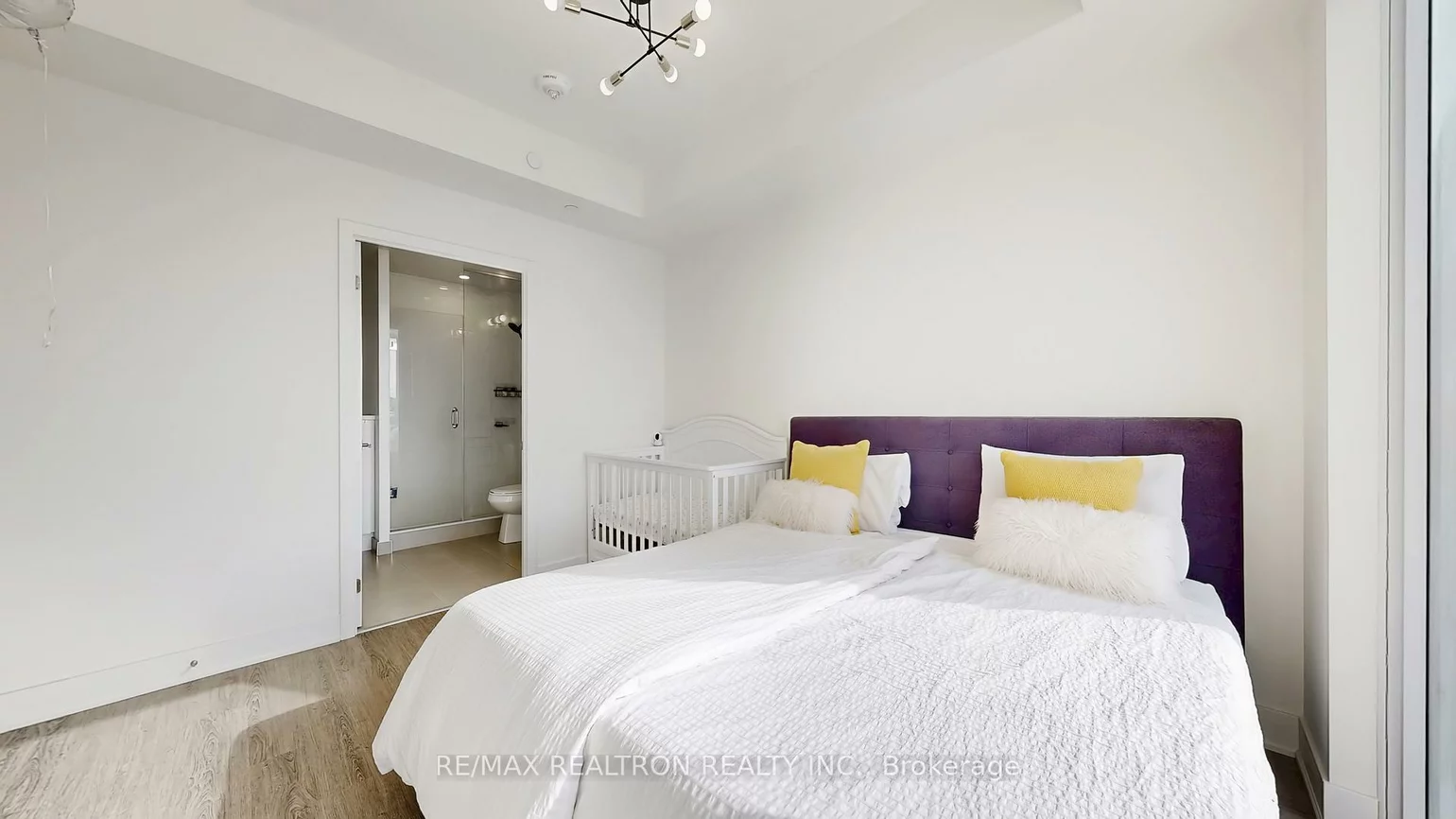 185, Deerfield, Central Newmarket, Newmarket