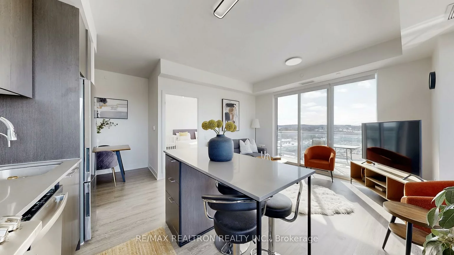 185, Deerfield, Central Newmarket, Newmarket