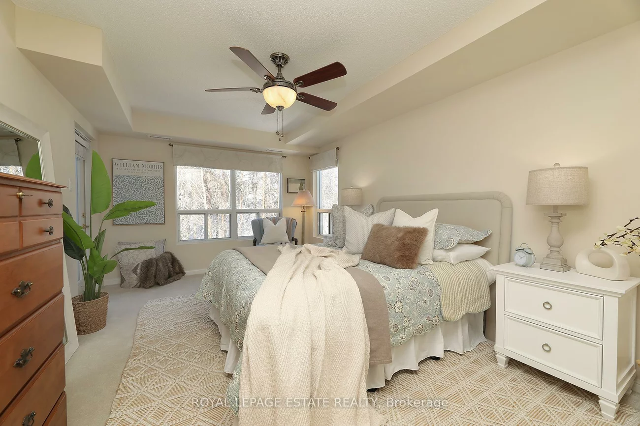 900, Bogart Mill, Gorham-College Manor, Newmarket