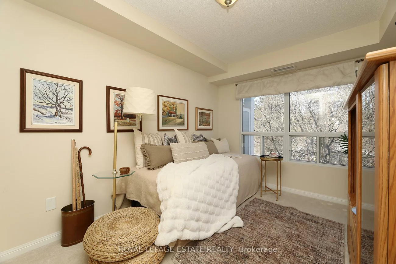 900, Bogart Mill, Gorham-College Manor, Newmarket