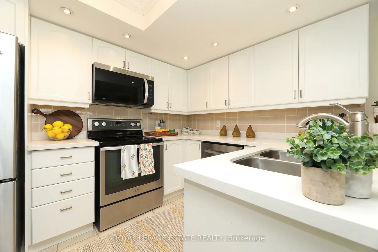 900, Bogart Mill, Gorham-College Manor, Newmarket