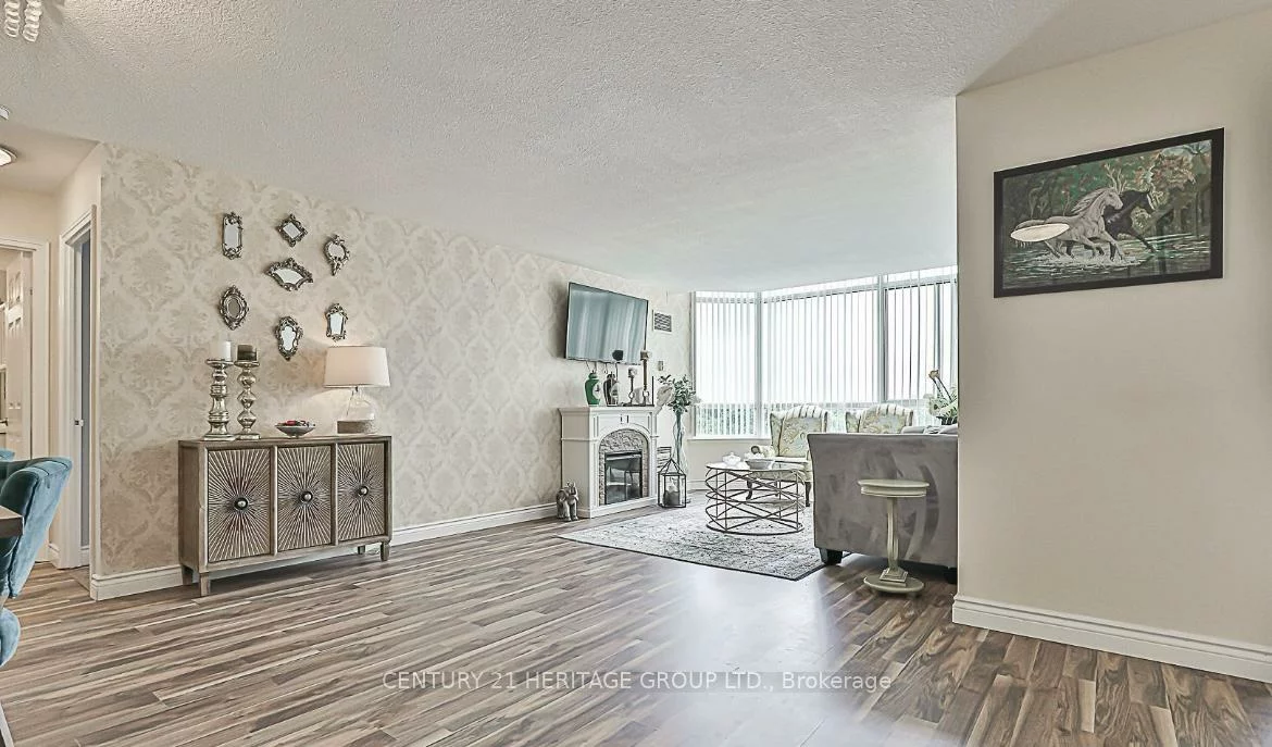 270, Davis, Central Newmarket, Newmarket