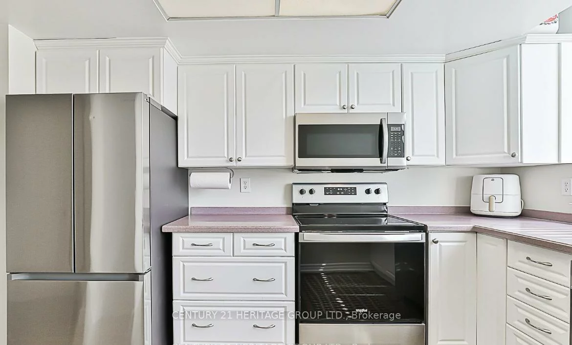 270, Davis, Central Newmarket, Newmarket