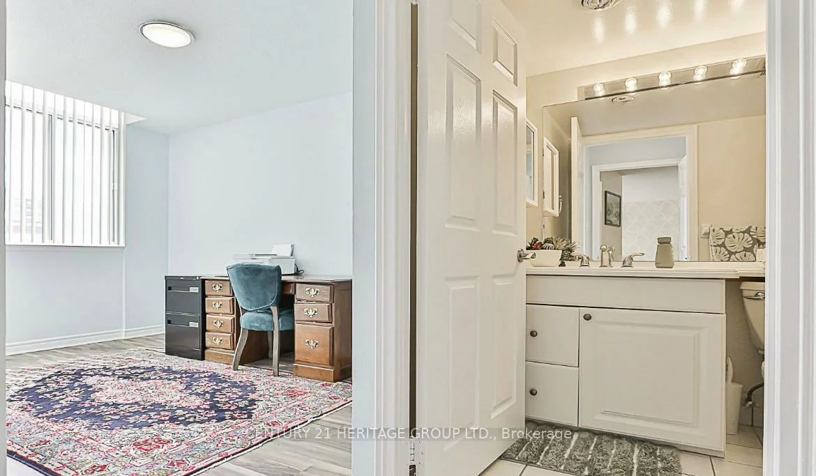 270, Davis, Central Newmarket, Newmarket