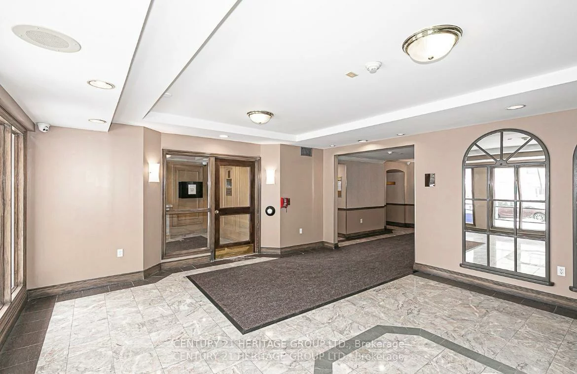 270, Davis, Central Newmarket, Newmarket