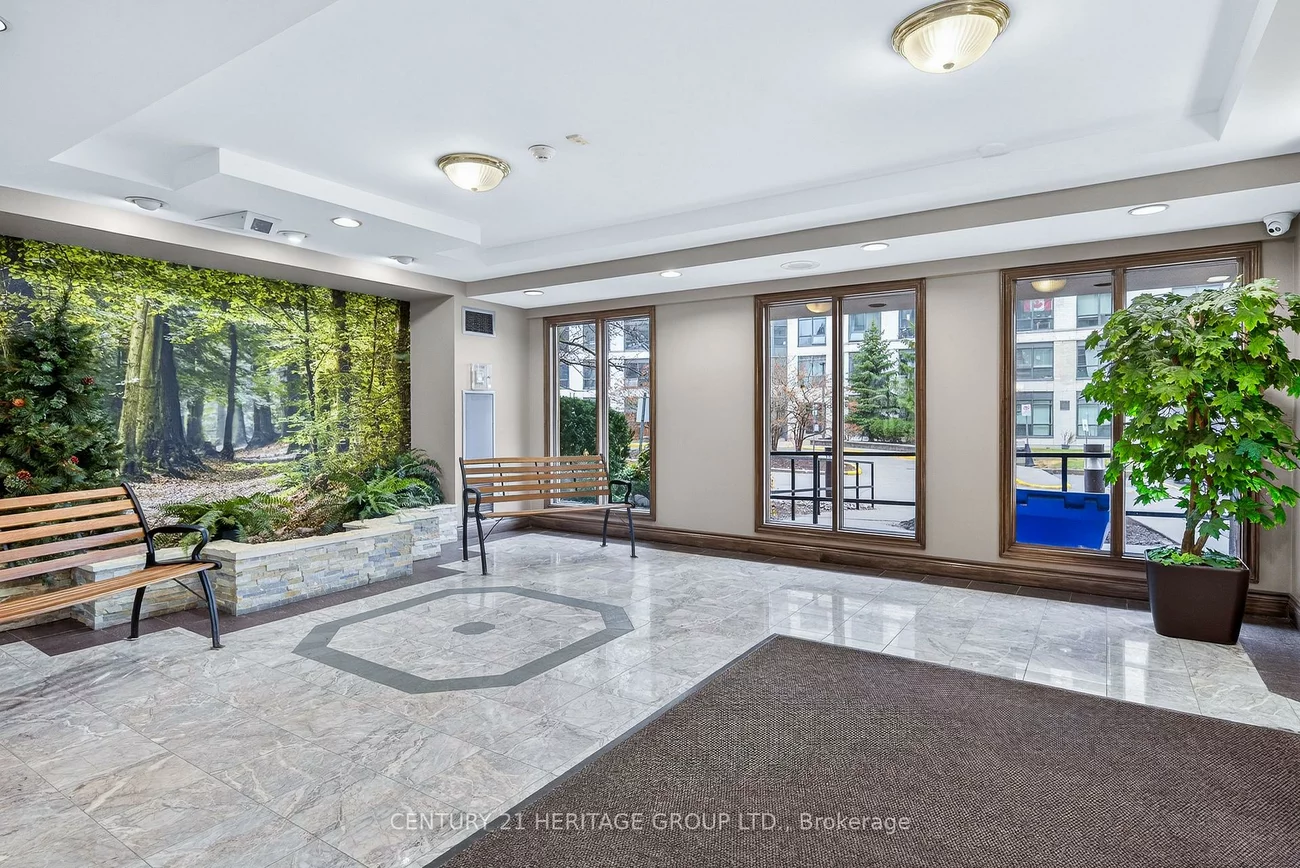 270, Davis, Central Newmarket, Newmarket