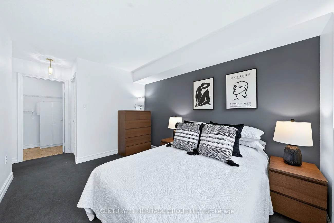 270, Davis, Central Newmarket, Newmarket