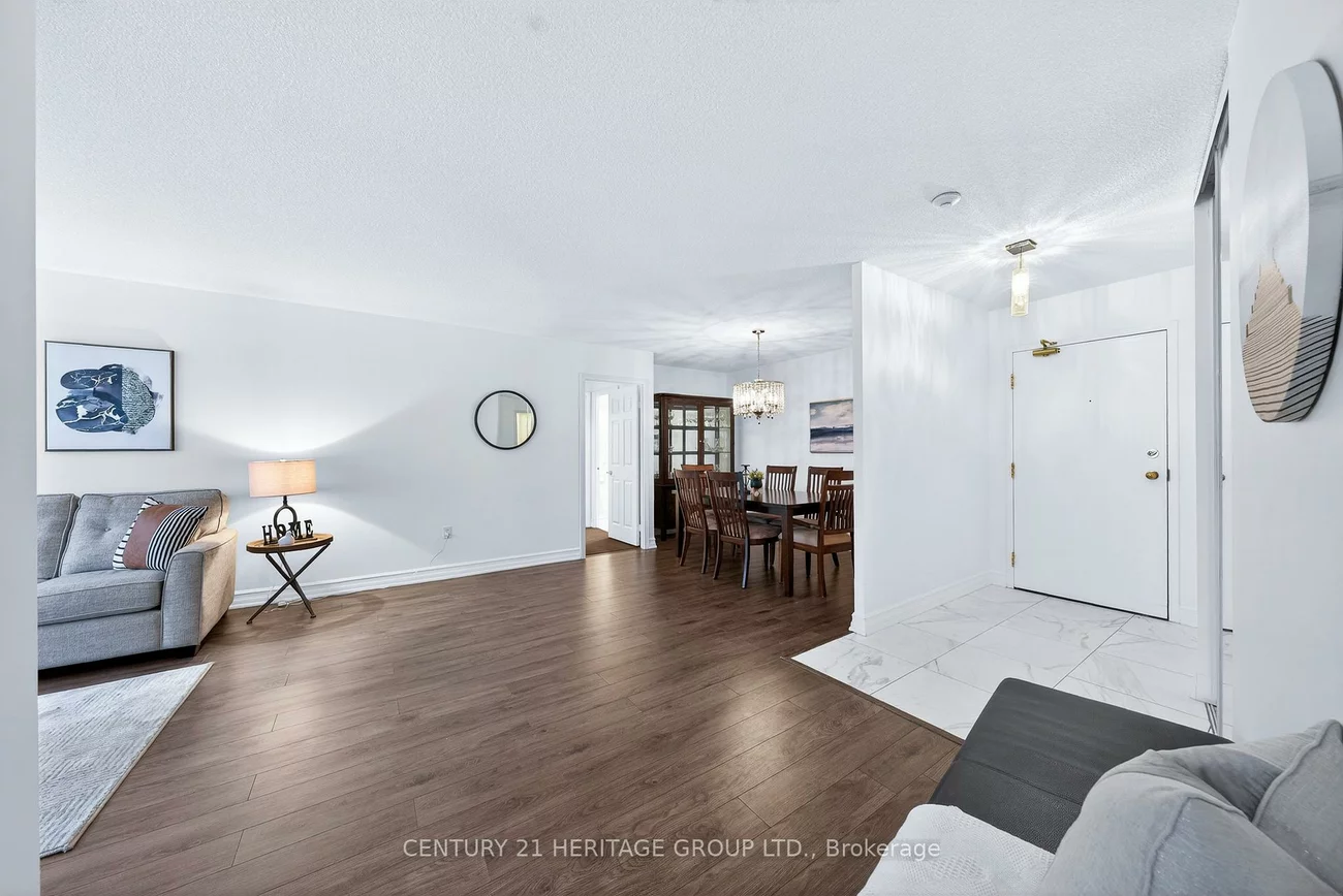 270, Davis, Central Newmarket, Newmarket